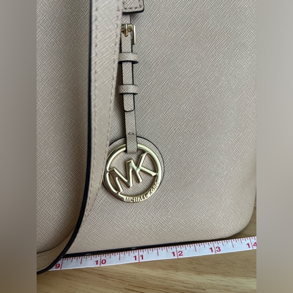 Michael Kors Medium Jet Set Medium Carry All Tote - Picture 4 of 16